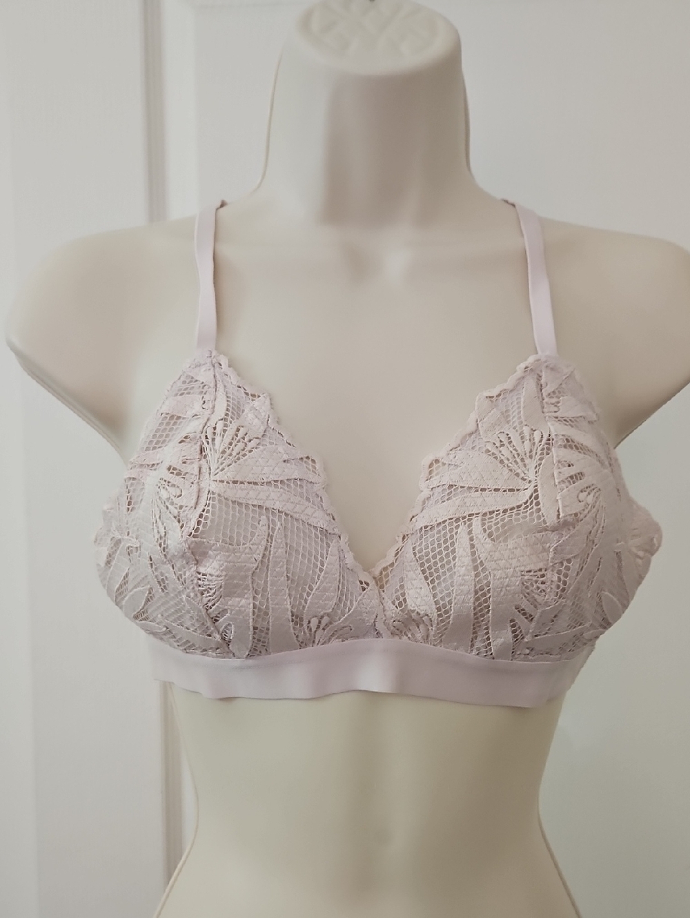 Aerie | Lace Triangle Bralette in a dusty pink/blush tone. NWT Size M